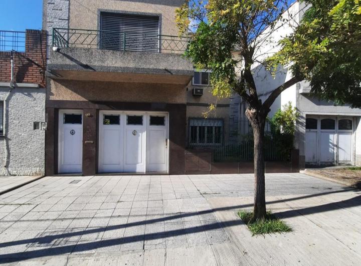 Casa · 180m² · 4 Ambientes · 1 Cochera