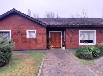 Casa · 180m² · 4 Ambientes · 2 Cocheras · Venta Casa 4 Amb y Dependencia con Pileta en La Masia Apto Credito