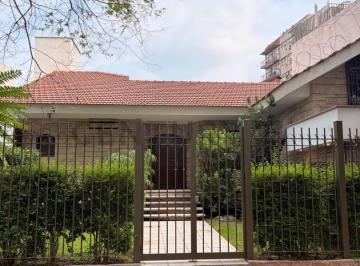 Casa · 400m² · 4 Dormitorios · 2 Cocheras · Casa en Venta en Callejón Lemos, a m de Calle Colón