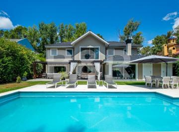Casa · 350m² · 5 Ambientes · 4 Cocheras · Excelente Casa en Venta 5 Ambientes - Las Lomitas, Miraflores Country Club