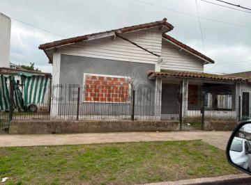 Casa · 140m² · 4 Ambientes · 1 Cochera · Venta de Casa a Refaccionar en Inmejorable Ubicación 14a Casi 467, City Bell