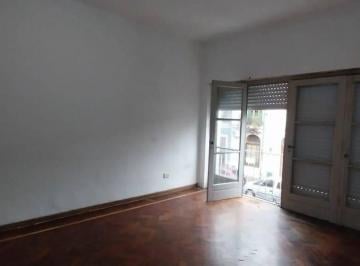 PH de 3 ambientes, Floresta · Venta PH Al Frente, 1er Piso por Escalera 63 M²!