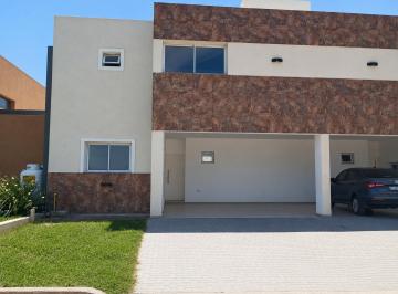 Casa de 5 ambientes, Córdoba · Duplex en Alquiler B° Privado Las Toscas