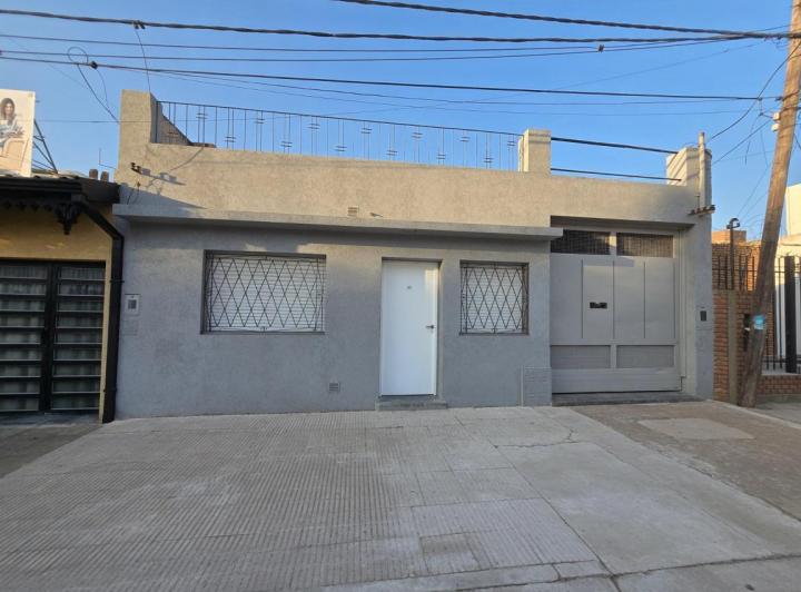 Casa · 4 Ambientes · 1 Cochera