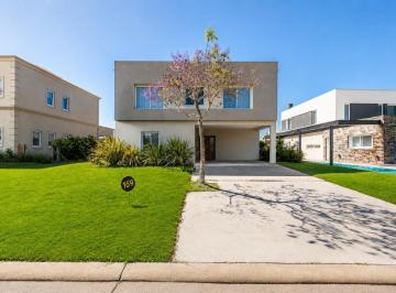 Casa · 195m² · 5 Ambientes · 2 Cocheras · Casa Venta Barrio Vistas, Puertos del Lago Escobar. 3 Dorm., Escritorio, Pileta. Gba Norte