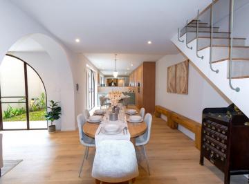 Casa · 224m² · 5 Ambientes · 2 Cocheras · Venta Casa 3 Dorm.. Patio. Cochera. Lourdes