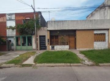 Casa · 64m² · 4 Ambientes · Venta Casa 2 Dorm. Pasillo Unico Zona Sur