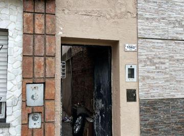 PH · 75m² · 4 Ambientes · Casa de Pasillo a Reciclar en Barrio Matheu