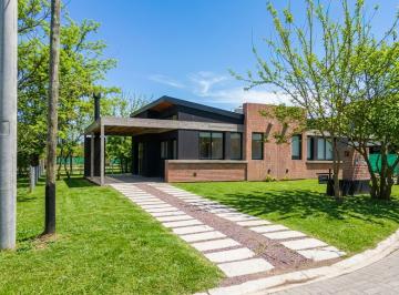 Casa · 43m² · 2 Ambientes · 1 Cochera · Casa en San Vicente