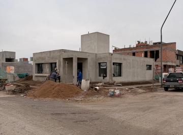 Casa · 145m² · 4 Ambientes · 1 Cochera · Duplex en Venta Rincones de Manantiales