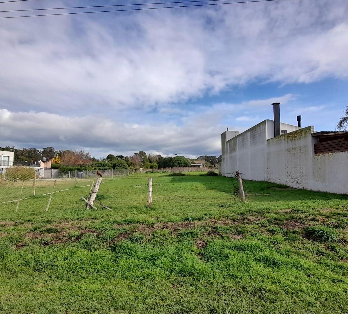 Excelente lote de 450 m² ubicado en el barrio Los Acantilados