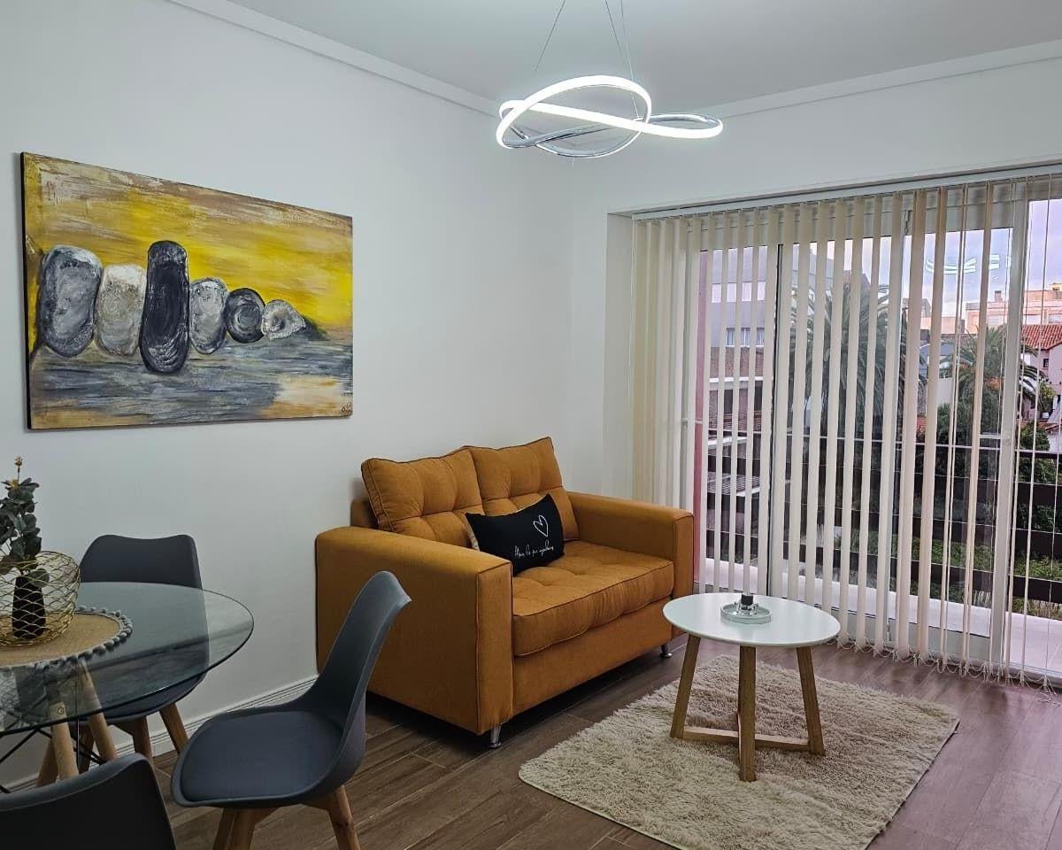 Venta de Departamento 2 Ambientes con balcon saliente a la calle y vista al mar