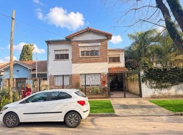 Casa · 307m² · 7 Ambientes · 2 Cocheras · Dos Casas en un Lote, 5 Dorm., Cochera, Taller, Casco Historico General Pacheco.