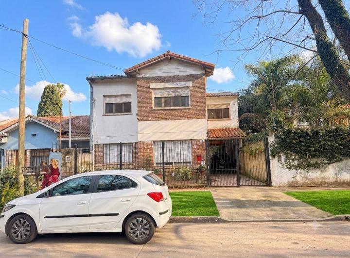 Casa · 307m² · 7 Ambientes · 2 Cocheras