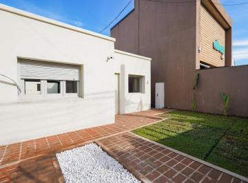 Casa · 77m² · 3 Ambientes · 1 Cochera · Casa Reciclada a Nueva en Bella Vista