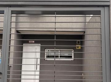 En planta alta se encuentras dos habitaciones con placard una de ellas cuenta c · Amplio y Luminoso Duplex en Alquiler V. Ballester