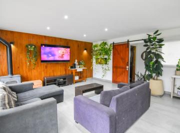 Casa · 506m² · 4 Dormitorios · Casa 5 Amb. con Gran Parque y E/ Para Varios Autos - Acantilados