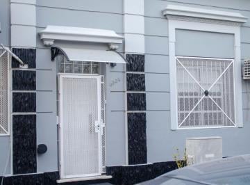 Casa · 99m² · 4 Ambientes · Venta Casa 4 Ambientes Liniers Permuta