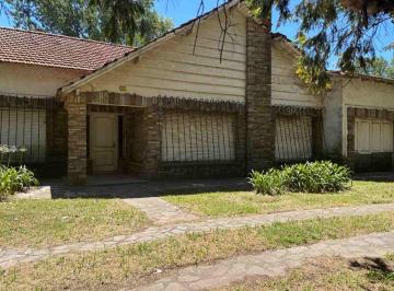 Casa · 220m² · 5 Ambientes · Casa Quinta en Venta en Bragado con Galpon