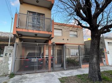 Casa · 120m² · 5 Ambientes · 1 Cochera · Venta Casa 4 - 5 Amb. en Moron - Bs. As.