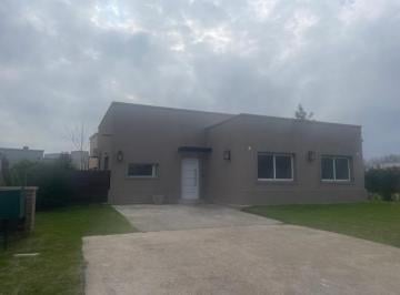 Casa · 374m² · 5 Ambientes · Barrio Los Arces La Cañada de Pilar