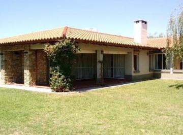 Casa · 290m² · 5 Ambientes · 2 Cocheras · Casa en Barrio Las Carretas, Lujan de Cuyo, Mendoza