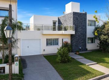 Foto · Venta Amplia Casa 4 Dorm Tejas III