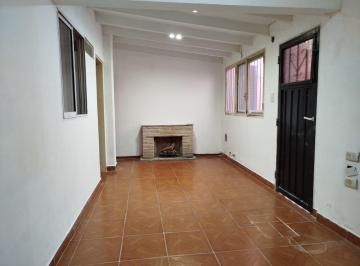 Casa · 78m² · 4 Dormitorios · PH Al Frente en Alquiler de 5 Ambientes Apta Profesional