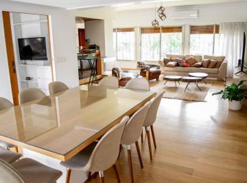 Casa · 410m² · 4 Ambientes · 8 Cocheras · Casa de 6 Ambientes con Cochera y Dependencia de Servicio en Venta en Martinez