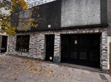 Casa · 150m² · 4 Ambientes · 1 Cochera · Venta Casa a Refaccionar Sobre Lote Propio.