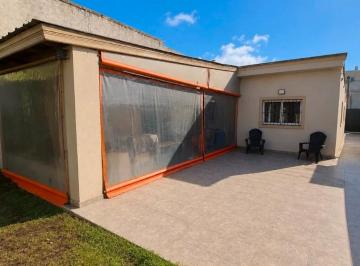 Casa · 150m² · 4 Ambientes · 2 Cocheras · Casa en Luis Guillon