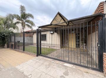 Casa · 157m² · 6 Ambientes · 1 Cochera · Venta Casa Multifamiliar en San Justo