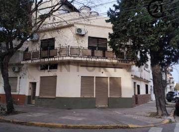 Local comercial · 151m² · 6 Ambientes · Venta Local Comercial en Esquina + 2 Departamentos con Terraza
