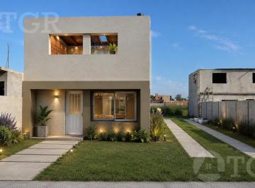 Casa · 72m² · 4 Ambientes · 1 Cochera · Casa a Terminar en Tristán Suarez Barrio Mi Tierra