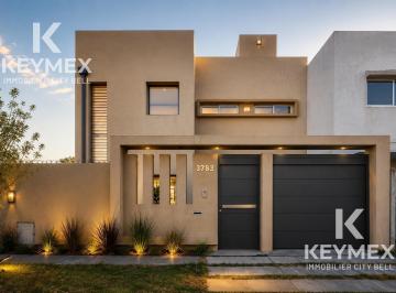 Casa · 157m² · 5 Ambientes · 1 Cochera · Venta Casa 3 Dorm. en Gonnet