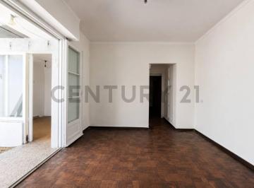 Departamento · 54m² · 2 Ambientes · Venta Departamento 2 Ambientes con Patio en Flores