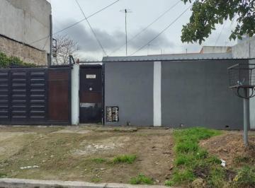 Casa · 110m² · 7 Ambientes · Casa en Venta - 4 Dorm. 2 Baños - 300 m - Almirante Brown