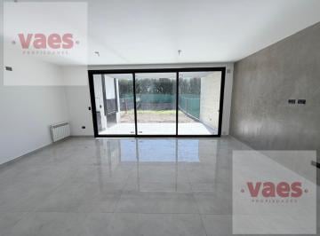 Casa · 150m² · 5 Ambientes · 2 Cocheras · Dúplex de Categoría en Venta | 3 Dorm. | Alqarias – Siete Soles |