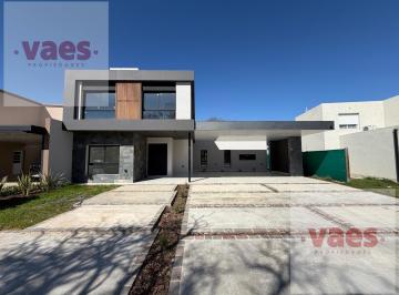 Casa · 350m² · 6 Ambientes · 2 Cocheras · Venta - Casa de Categoría | 3 Dorm. y Escritorio | 350 m² Cubiertos | Alqarias 7 Soles