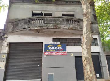 Bodega-Galpón · 589m² · Alquiler de Galpón de 589 m² en 2 Plantas con Oficinas en Mataderos - Buen Estado