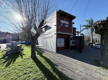 PH · 136m² · 6 Ambientes · 2 Cocheras · Venta Casa Multifamiliar en Villa Ballester - Ph de 3 y 4 Ambientes!