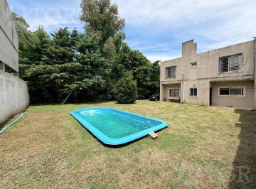 Casa · 145m² · 5 Ambientes · 1 Cochera · Casa en Venta en Monte Grande con Parque y Pileta