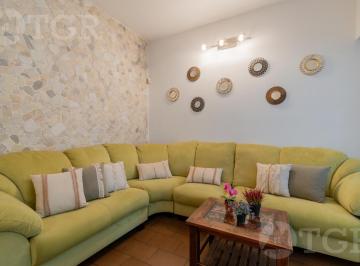 Casa · 148m² · 5 Ambientes · 2 Cocheras · Venta Casa Chalet de 3 Dorm. con en Adrogue