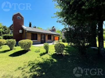 Casa · 328m² · 3 Ambientes · 4 Cocheras · Venta Casa 3 Dorm., Club de Campo El Palomar, en Cañuelas