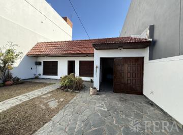 Casa · 100m² · 3 Ambientes · 1 Cochera · Venta Casa 3 Ambientes con Cochera y Jardin en Wilde
