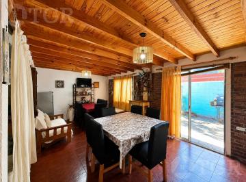 Casa · 70m² · 4 Ambientes · 2 Cocheras · Casa con Escritura, Galeria y Entrada Para Varios Autos – Altos de Podestá