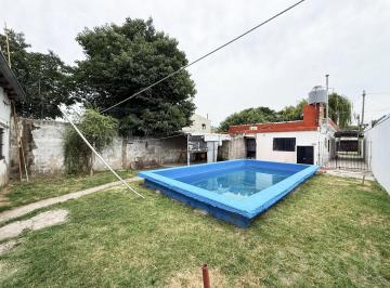 Casa · 97m² · 5 Ambientes · 3 Cocheras · Casa con Pileta y Gran Lote de 370 m² en Tristán Suárez