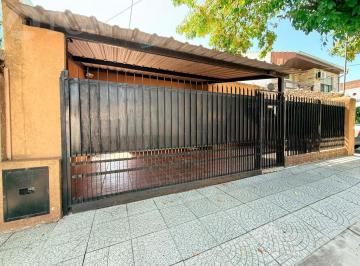 Casa · 107m² · 3 Ambientes · 2 Cocheras · Venta Casa de 4 Ambientes en Jose León Suarez