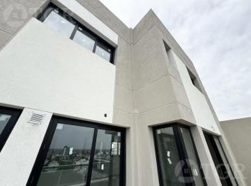 Departamento · 136m² · 5 Ambientes · 1 Cochera · Venta Departamento 5 Ambientes en Lanús Oeste