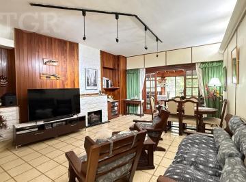 Casa · 180m² · 4 Ambientes · 1 Cochera · Casa en Venta en Villa Lynch